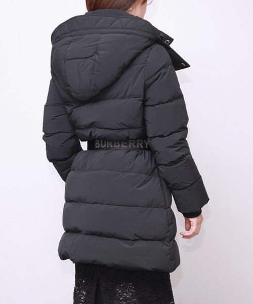 BURBERRY(バーバリー)の「BURBERRY Detachable FOODIE VELVET PUPPER COAT デタッチャブルフード ベルテッド パファーコート ダウン(ダウンジャケット/コート・レディース・ブラック・MEDIUM)」の15枚目の写真