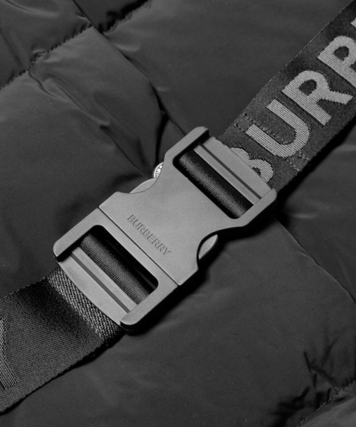 BURBERRY(バーバリー)の「BURBERRY Detachable FOODIE VELVET PUPPER COAT デタッチャブルフード ベルテッド パファーコート ダウン(ダウンジャケット/コート・レディース・ブラック・MEDIUM)」の5枚目の写真