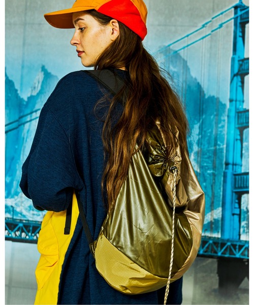 And A（アンドエー）の「AlexanderLeeChang アレキサンダーリーチャン / 5050 POCKETABLE DAYPAC 配色切り替え ポケッタブル デイバッグ リュック / AC052139（バックパック/リュック・メンズ・ネイビー/グレー/ブルー・ONE SIZE）」の2枚目の写真