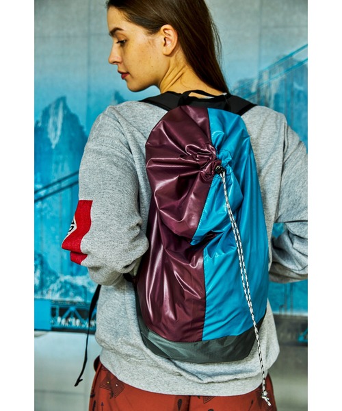 And A（アンドエー）の「AlexanderLeeChang アレキサンダーリーチャン / 5050 POCKETABLE DAYPAC 配色切り替え ポケッタブル デイバッグ リュック / AC052139（バックパック/リュック・メンズ・ネイビー/グレー/ブルー・ONE SIZE）」の3枚目の写真