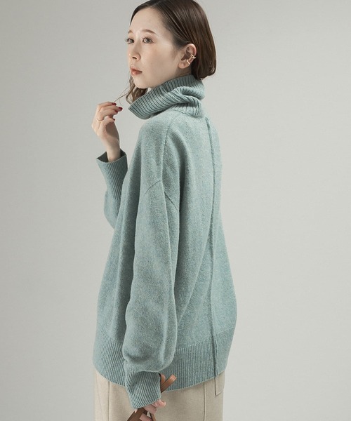 URBAN RESEARCH ROSSO(アーバンリサーチロッソ)の「バックシームタートルニット(ニット/セーター・レディース・グリーン系その他/ミント/ネイビー/オフホワイト・FREE)」の2枚目の写真