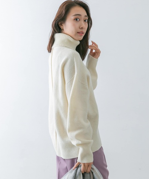 URBAN RESEARCH ROSSO(アーバンリサーチロッソ)の「バックシームタートルニット(ニット/セーター・レディース・グリーン系その他/ミント/ネイビー/オフホワイト・FREE)」の20枚目の写真