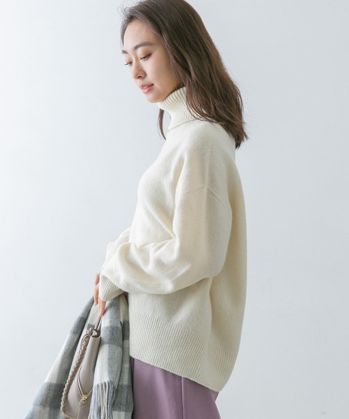 URBAN RESEARCH ROSSO(アーバンリサーチロッソ)の「バックシームタートルニット(ニット/セーター・レディース・グリーン系その他/ミント/ネイビー/オフホワイト・FREE)」の15枚目の写真