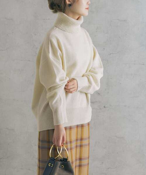 URBAN RESEARCH ROSSO(アーバンリサーチロッソ)の「バックシームタートルニット(ニット/セーター・レディース・グリーン系その他/ミント/ネイビー/オフホワイト・FREE)」の21枚目の写真