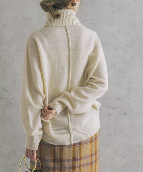 URBAN RESEARCH ROSSO(アーバンリサーチロッソ)の「バックシームタートルニット(ニット/セーター・レディース・グリーン系その他/ミント/ネイビー/オフホワイト・FREE)」の16枚目の写真