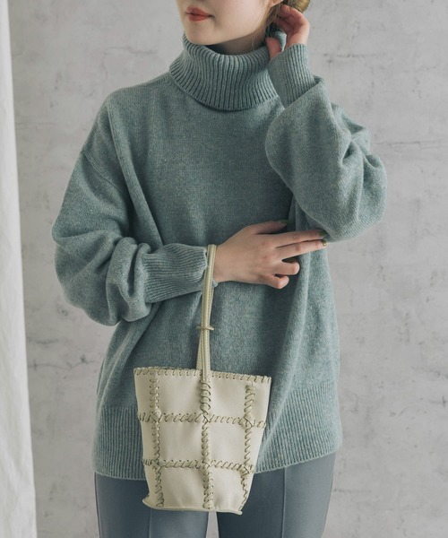 URBAN RESEARCH ROSSO(アーバンリサーチロッソ)の「バックシームタートルニット(ニット/セーター・レディース・グリーン系その他/ミント/ネイビー/オフホワイト・FREE)」の22枚目の写真