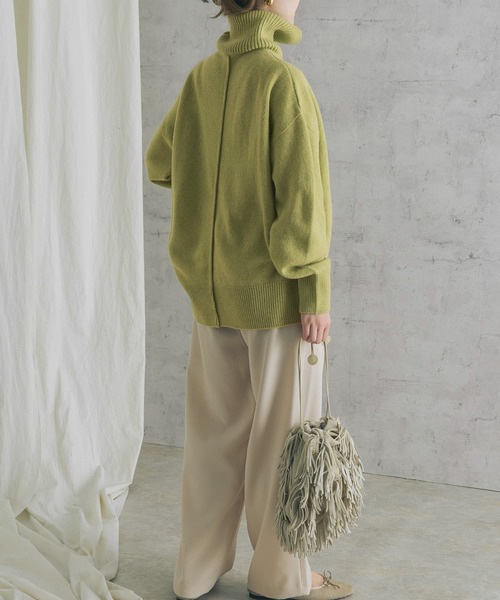 URBAN RESEARCH ROSSO(アーバンリサーチロッソ)の「バックシームタートルニット(ニット/セーター・レディース・グリーン系その他/ミント/ネイビー/オフホワイト・FREE)」の19枚目の写真