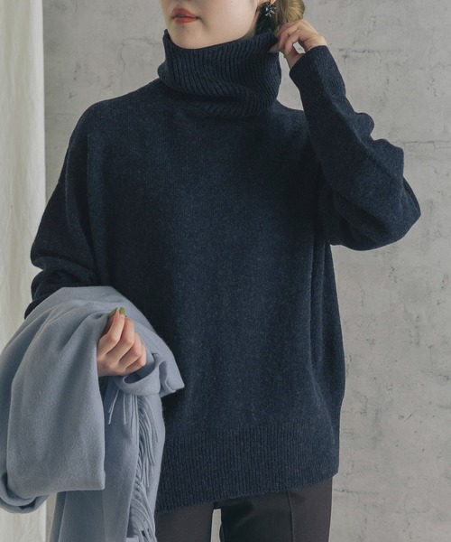 URBAN RESEARCH ROSSO(アーバンリサーチロッソ)の「バックシームタートルニット(ニット/セーター・レディース・グリーン系その他/ミント/ネイビー/オフホワイト・FREE)」の9枚目の写真