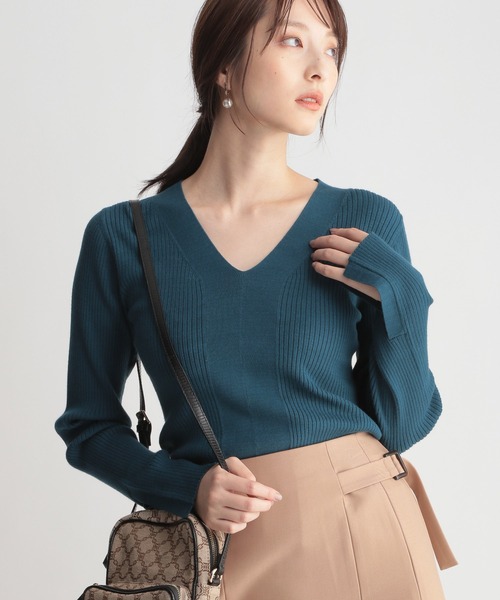 Andemiu(アンデミュウ)の「フロントキリカエVネックニット254765(ニット/セーター・レディース・ブラック/マスタード/グリーン/モカ・FREE)」の3枚目の写真