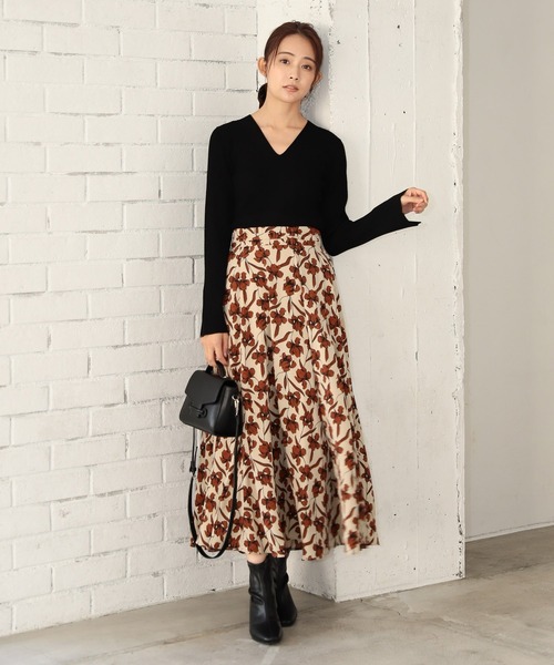 Andemiu(アンデミュウ)の「フロントキリカエVネックニット254765(ニット/セーター・レディース・ブラック/マスタード/グリーン/モカ・FREE)」の18枚目の写真