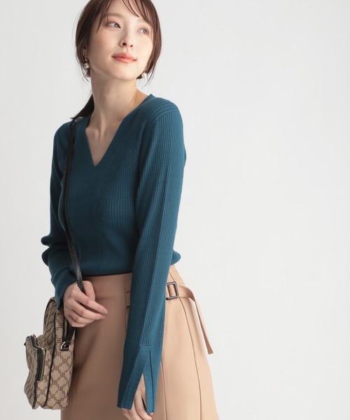 Andemiu(アンデミュウ)の「フロントキリカエVネックニット254765(ニット/セーター・レディース・ブラック/マスタード/グリーン/モカ・FREE)」の9枚目の写真