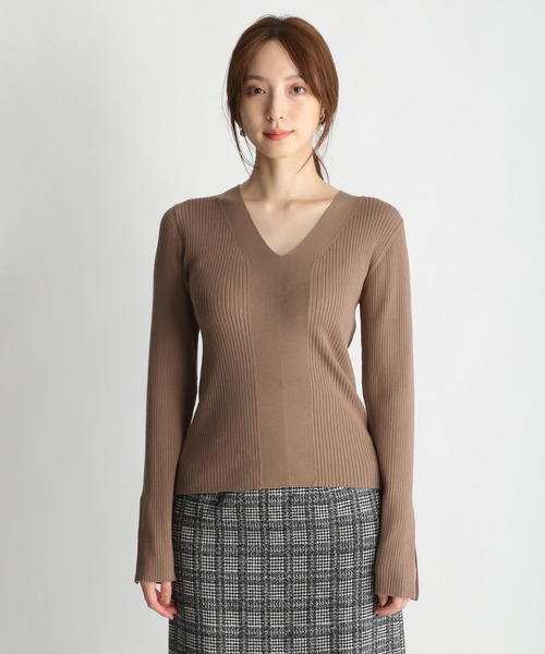 Andemiu(アンデミュウ)の「フロントキリカエVネックニット254765(ニット/セーター・レディース・ブラック/マスタード/グリーン/モカ・FREE)」の16枚目の写真