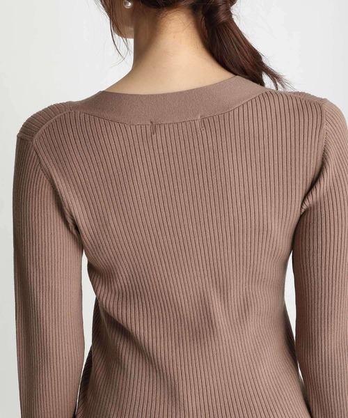 Andemiu(アンデミュウ)の「フロントキリカエVネックニット254765(ニット/セーター・レディース・ブラック/マスタード/グリーン/モカ・FREE)」の19枚目の写真