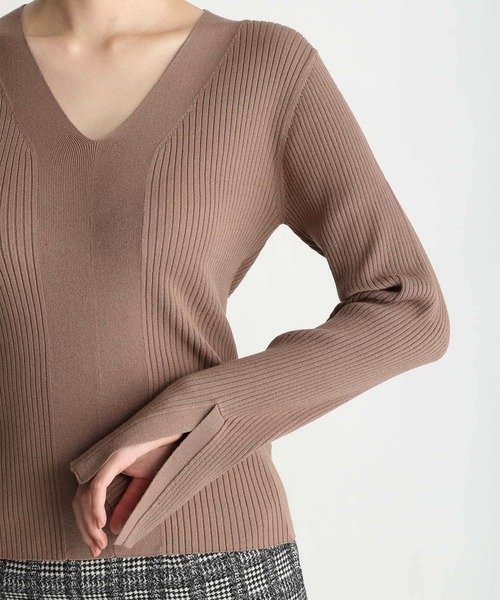 Andemiu(アンデミュウ)の「フロントキリカエVネックニット254765(ニット/セーター・レディース・ブラック/マスタード/グリーン/モカ・FREE)」の14枚目の写真