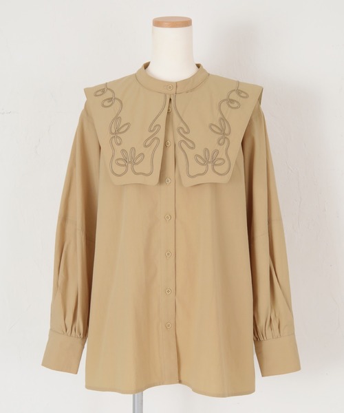 titivate（ティティベイト）の「刺繍つけ襟付ﾌﾞﾗｳｽ（シャツ/ブラウス・レディース・ネイビー/オフホワイト/ベージュ・L/S/M）」の5枚目の写真