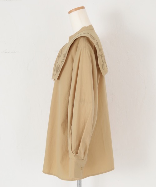 titivate（ティティベイト）の「刺繍つけ襟付ﾌﾞﾗｳｽ（シャツ/ブラウス・レディース・ネイビー/オフホワイト/ベージュ・L/S/M）」の8枚目の写真