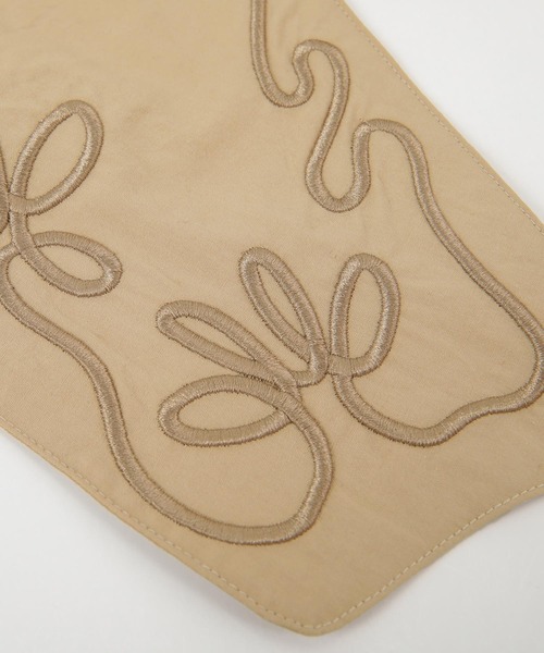 titivate（ティティベイト）の「刺繍つけ襟付ﾌﾞﾗｳｽ（シャツ/ブラウス・レディース・ネイビー/オフホワイト/ベージュ・L/S/M）」の12枚目の写真