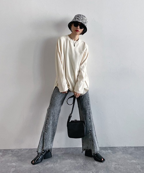 PAGEBOY（ページボーイ）の「フロントスリットジーンズ2（デニムパンツ・レディース・インディゴブルー/サックスブルー/ホワイト/ブラック系その他/ブラック/ネイビー・26inch/28inch/27inch/25inch/24inch）」の12枚目の写真