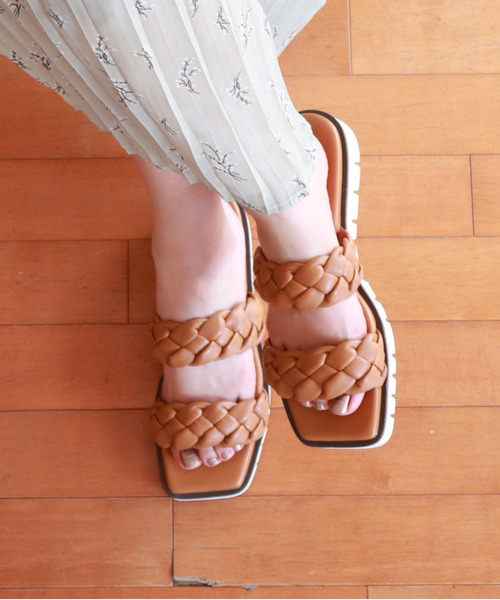PARADIS COULEUR（パラディクルール）の「【PARADIS COULEUR】スクエアトウ編み込みベルトサンダル(322136)（サンダル・レディース・ホワイト/ブラック/キャメル・23.5/23/22.5/24.5/24）」の3枚目の写真