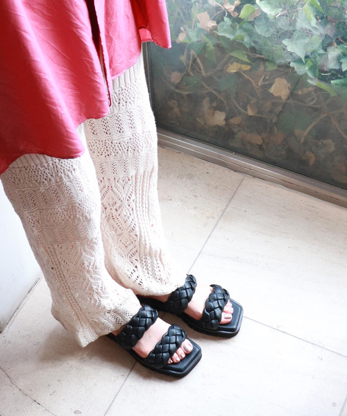 PARADIS COULEUR（パラディクルール）の「【PARADIS COULEUR】スクエアトウ編み込みベルトサンダル(322136)（サンダル・レディース・ホワイト/ブラック/キャメル・23.5/23/22.5/24.5/24）」の2枚目の写真