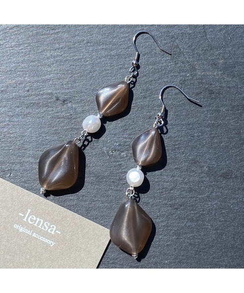 tone(トーン)の「【-lensa-】ドイツ製アクリルの大人カラーピアス(MA)(ピアス(両耳用)・レディース・ブラウン系その他・FREE)」の1枚目の写真