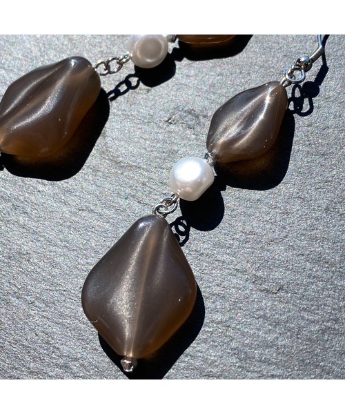 tone(トーン)の「【-lensa-】ドイツ製アクリルの大人カラーピアス(MA)(ピアス(両耳用)・レディース・ブラウン系その他・FREE)」の2枚目の写真