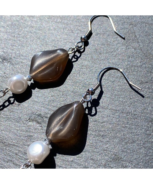 tone(トーン)の「【-lensa-】ドイツ製アクリルの大人カラーピアス(MA)(ピアス(両耳用)・レディース・ブラウン系その他・FREE)」の5枚目の写真