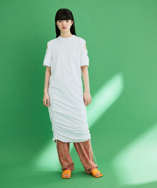 ADAM ET ROPE'(アダムエロペ)の「Tシャツワンピース(ワンピース・レディース・ホワイト/ブラック/カーキ・FREE)」の4枚目の写真