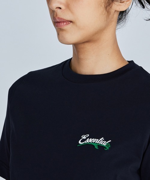 ESSENTIAL(エッセンシャル)の「ワンポイントロゴTシャツ(Tシャツ/カットソー・レディース・オフホワイト/ネイビー/ピンク/サックスブルー・FREE)」の8枚目の写真