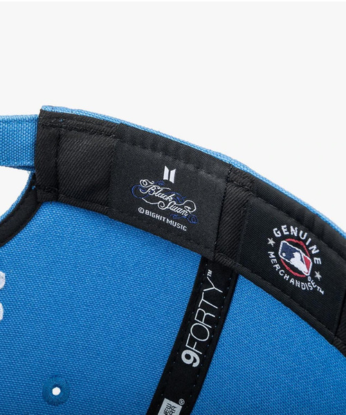 NEW ERA(ニューエラ)の「【NEW ERA×BTS×MLBコラボ】キャップ 9FORTY BTS × MLB Black Swan ニューヨーク・ヤンキース エアフォースブルー13281610(キャップ・メンズ・ブルー・FREE)」の15枚目の写真