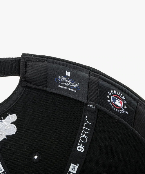 NEW ERA(ニューエラ)の「【NEW ERA×BTS×MLBコラボ】キャップ 9FORTY BTS × MLB Black Swan ニューヨーク・ヤンキース エアフォースブルー13281610(キャップ・メンズ・ブルー・FREE)」の14枚目の写真