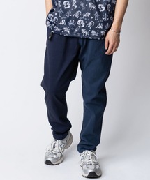 ストレッチツイルテーパードパンツ