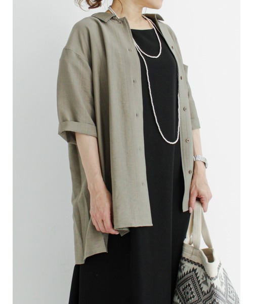 Samansa Mos2 blue(サマンサモスモスブルー)の「開襟ビッグシャツ(シャツ/ブラウス・レディース・カーキ/チャコール/ライトベージュ・フリ-)」の1枚目の写真