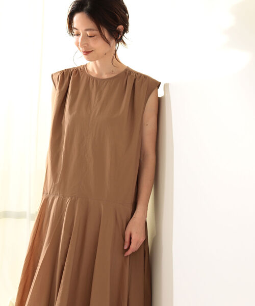 Demi-Luxe BEAMS（デミルクス ビームス）の「Demi-Luxe BEAMS / コットンナイロン ノースリーブ ワンピース（ワンピース・レディース・パープル/キャメル・38/36）」の2枚目の写真