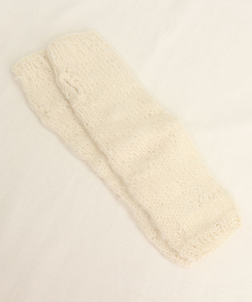 I am I in fact...(アイアムアイインファクト)の「BRUSHED WOOL ARM WARMER(アームカバー・レディース・ホワイト/レッド/イエロー/ブルー/グリーン・FREE)」の1枚目の写真