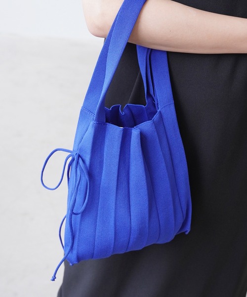 IAMUSE（アイアミューズ）の「ニットプリーツハンドバッグ S0736【IAMUSE】（ハンドバッグ・レディース・レッド/アイボリー/ブルー/オレンジ/グリーン/ライラック/パープル・FREE）」の17枚目の写真