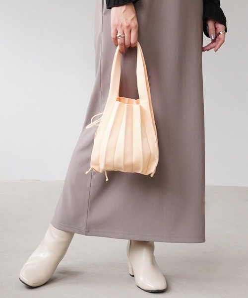 IAMUSE（アイアミューズ）の「ニットプリーツハンドバッグ S0736【IAMUSE】（ハンドバッグ・レディース・レッド/アイボリー/ブルー/オレンジ/グリーン/ライラック/パープル・FREE）」の14枚目の写真