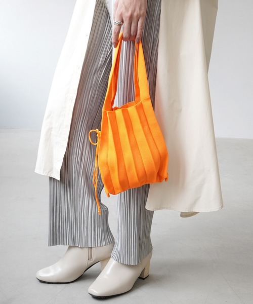 IAMUSE（アイアミューズ）の「ニットプリーツハンドバッグ S0736【IAMUSE】（ハンドバッグ・レディース・レッド/アイボリー/ブルー/オレンジ/グリーン/ライラック/パープル・FREE）」の15枚目の写真