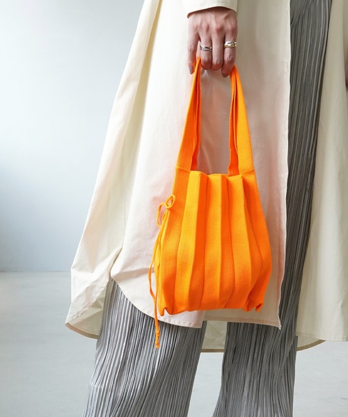 IAMUSE（アイアミューズ）の「ニットプリーツハンドバッグ S0736【IAMUSE】（ハンドバッグ・レディース・レッド/アイボリー/ブルー/オレンジ/グリーン/ライラック/パープル・FREE）」の11枚目の写真