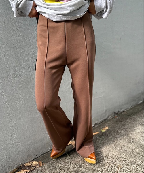 mi via loca(ミヴィアロカ)の「ストレッチフレアパンツ(その他パンツ・レディース・ブラック/ダークグリーン/マスタード/モカ/ライトグリーン/コーラル/ピンク/グリーン/ブラウン・FREE)」の13枚目の写真