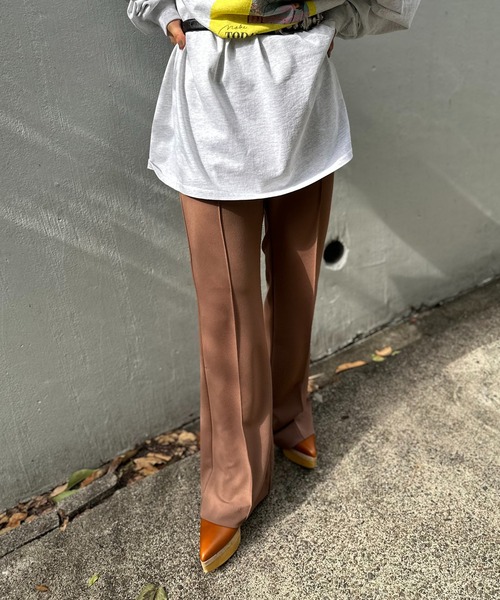 mi via loca(ミヴィアロカ)の「ストレッチフレアパンツ(その他パンツ・レディース・ブラック/ダークグリーン/マスタード/モカ/ライトグリーン/コーラル/ピンク/グリーン/ブラウン・FREE)」の11枚目の写真