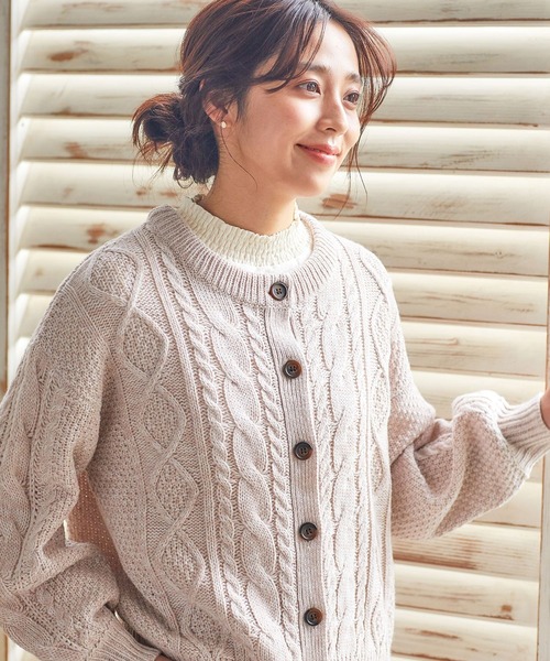 Honeys(ハニーズ)の「ケーブル編クルーカーデ(カーディガン/ボレロ・レディース・ベージュ系その他/オレンジ/ブラック/アイボリー/ブルー/杢グレー・L/LL/M/S)」の17枚目の写真