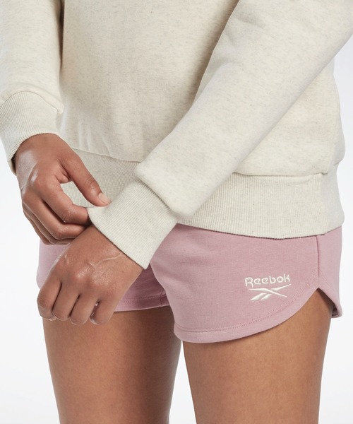 Reebok(リーボック)の「アイデンティティ ロゴ フリース クルー スウェットシャツ / Identity Logo Fleece Crew Sweatshirt(スウェット・レディース・ピンク/ホワイト/ブラック・MEDIUM/X-LARGE/LARGE/X-SMALL/SMALL)」の17枚目の写真