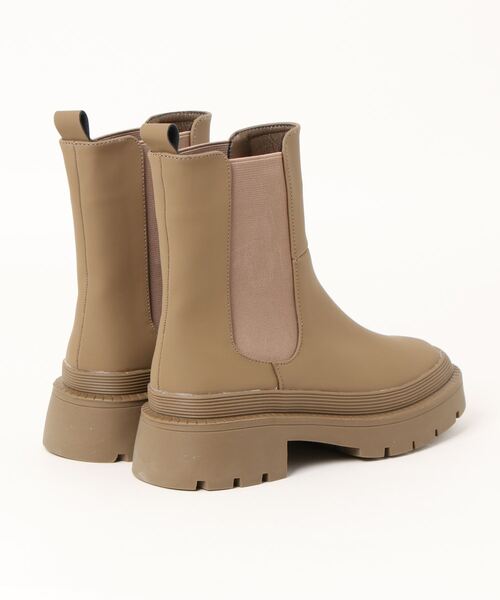 Fabby fabby（ファビィーファビィー）の「マットトラックソールサイドゴアショートブーツ（ブーツ・レディース・カーキ/ベージュ/ブラック・LARGE/MEDIUM/SMALL）」の4枚目の写真