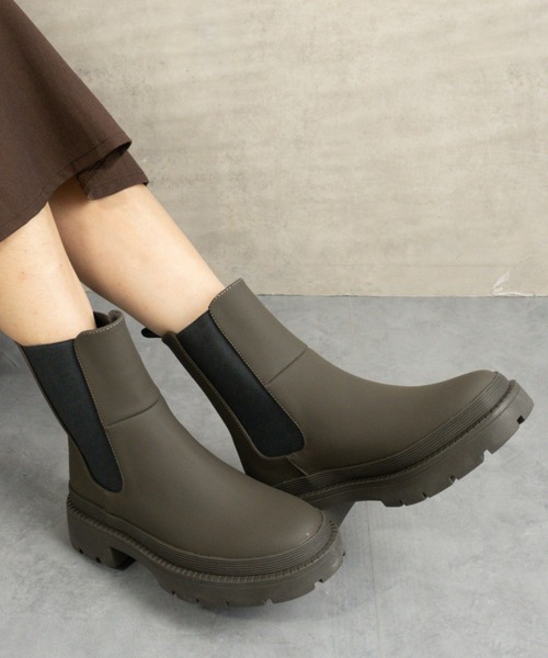 Fabby fabby（ファビィーファビィー）の「マットトラックソールサイドゴアショートブーツ（ブーツ・レディース・カーキ/ベージュ/ブラック・LARGE/MEDIUM/SMALL）」の3枚目の写真