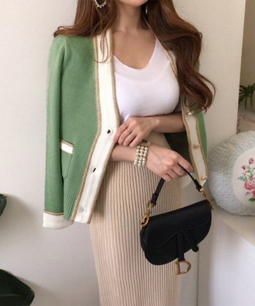 アンティークゴールドボタン使い配色ニットカーディガン（カーディガン