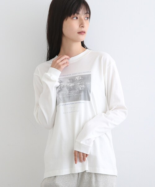 INDIVI(インディヴィ)の「【LIFE】オーガニック メッセージロゴロングTシャツ(Tシャツ/カットソー・レディース・ホワイト/ライトベージュ/ホワイト系・13/38)」の3枚目の写真