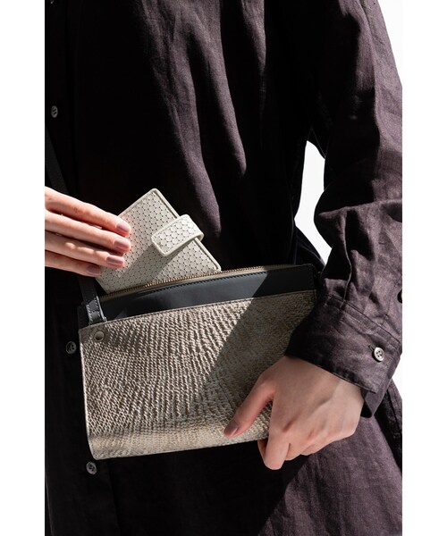 HIROKO HAYASHI（ヒロコハヤシ）の「◆CARDINALE(カルディナーレ)薄型二つ折り財布（財布・レディース・チャコールグレー/ブラック/ホワイト・00）」の12枚目の写真