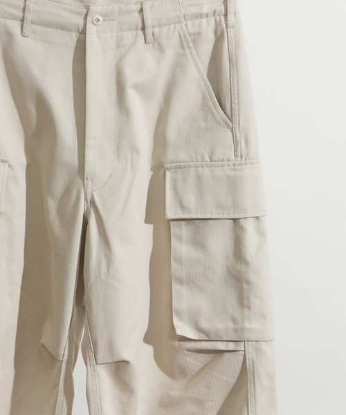 URBAN RESEARCH（アーバンリサーチ）の「URBAN RESEARCH iD　T/Cヘリンボンオーバーカーゴパンツ（その他パンツ・メンズ・カーキ/ライトベージュ・LARGE/MEDIUM）」の4枚目の写真