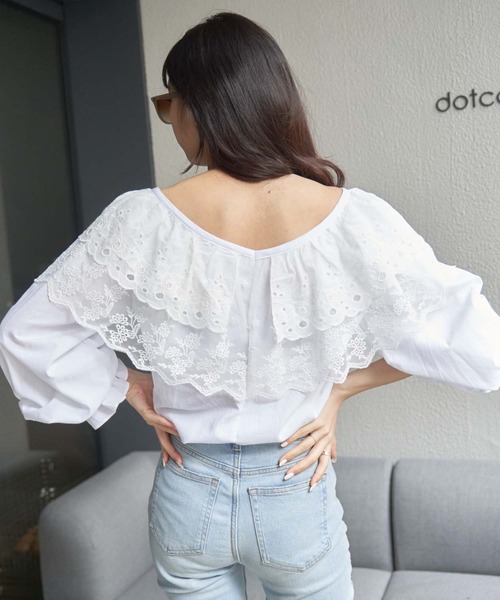 OLUPIC（オルピック）の「OLUPIC/【WEB限定】ダブルレースオフショルフリルブラウス（シャツ/ブラウス・レディース・ブラック/ホワイト/ベージュ・FREE）」の4枚目の写真